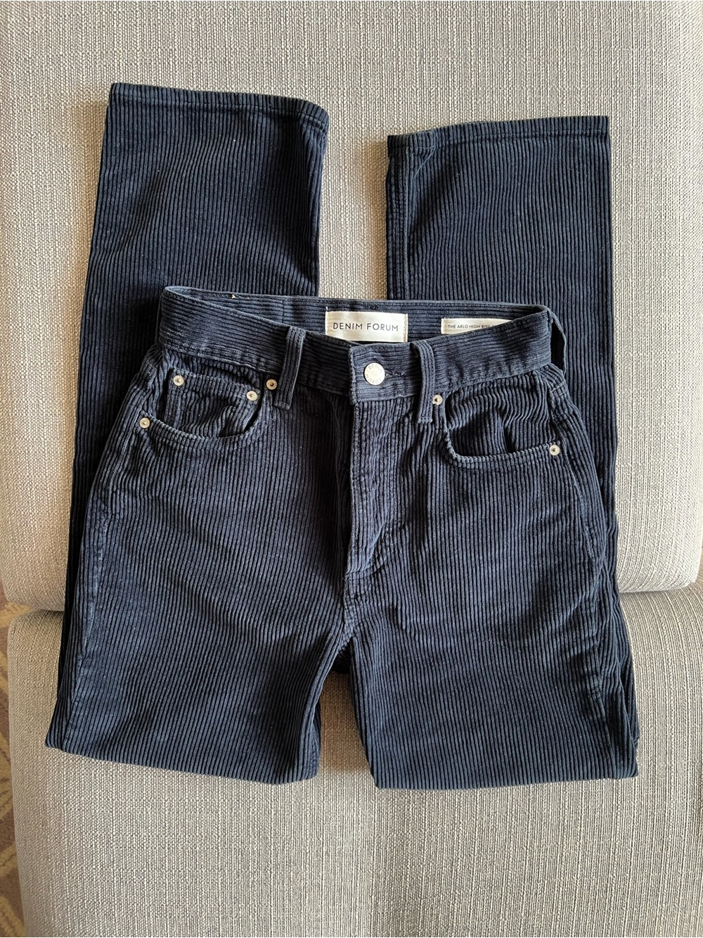 Aritzia Denim Forum The Arlo Hi-Rise Straight Corduroy Pant